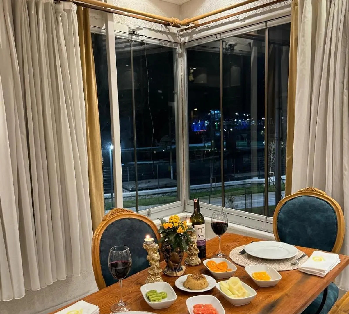 2Br Cozy Central Apartment With Amazing Sea View! Istanbul